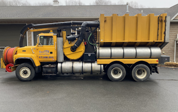 Vactor 2116 on 1991 Ford L8000.
